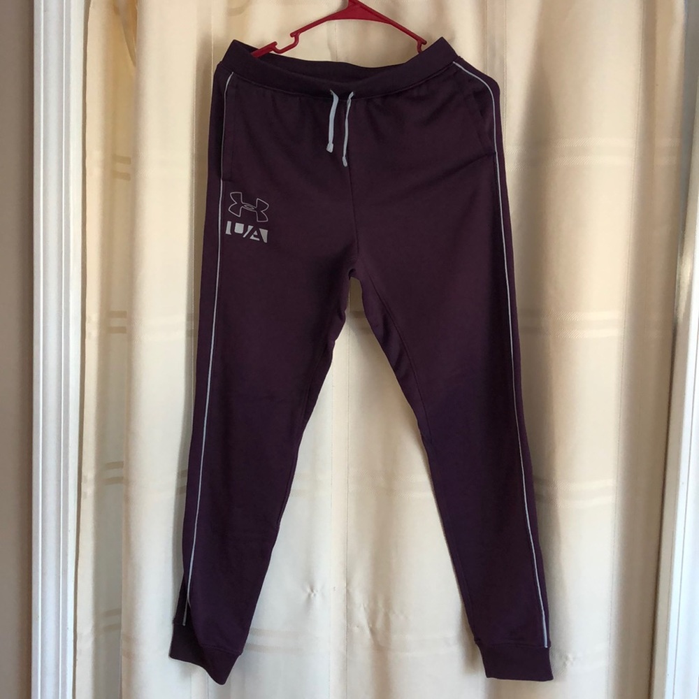 girl’s under armour sweats